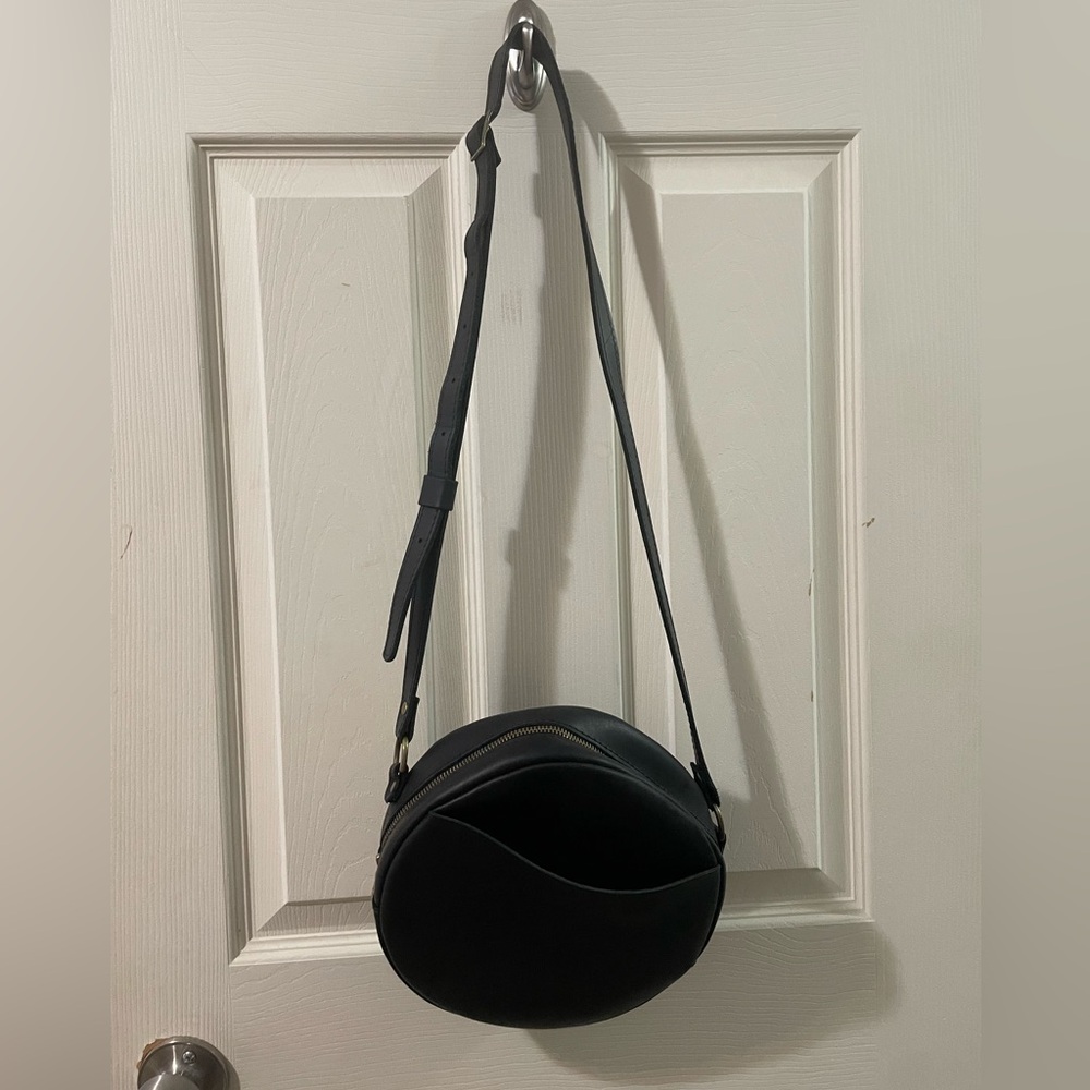Portland Leather Black Leather crossbody bag